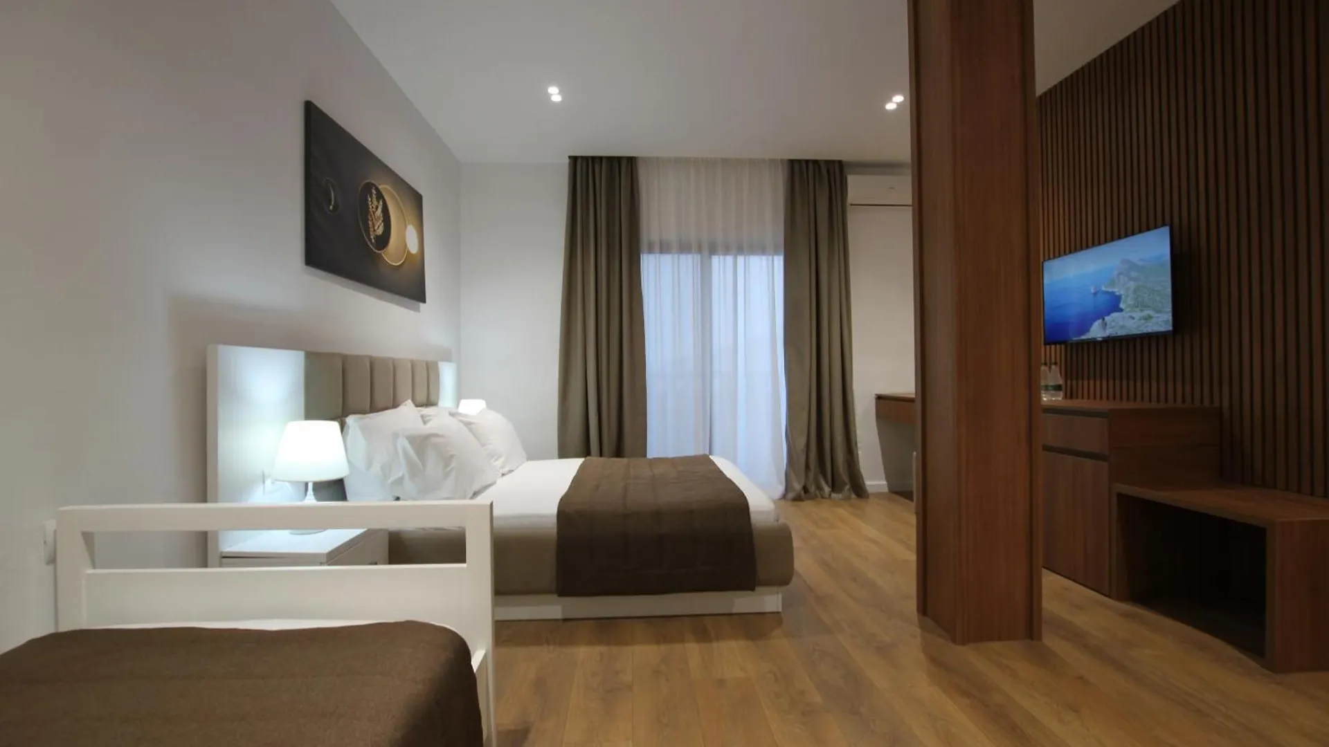 Orchids Hotel Saranda 3*,