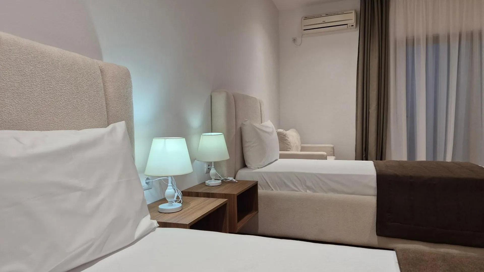 Orchids Hotel Sarande 3*,