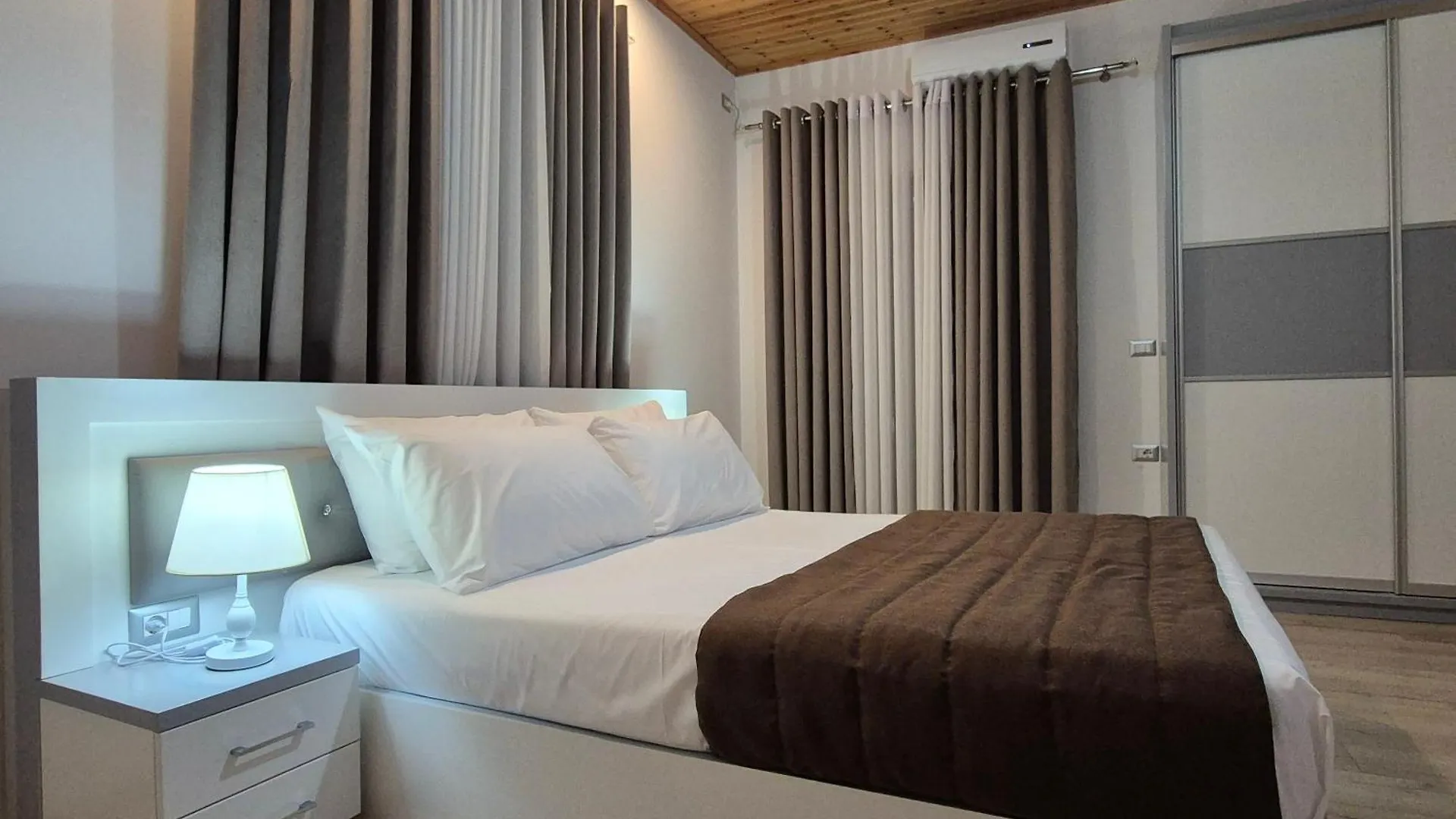 Orchids Hotel Sarande