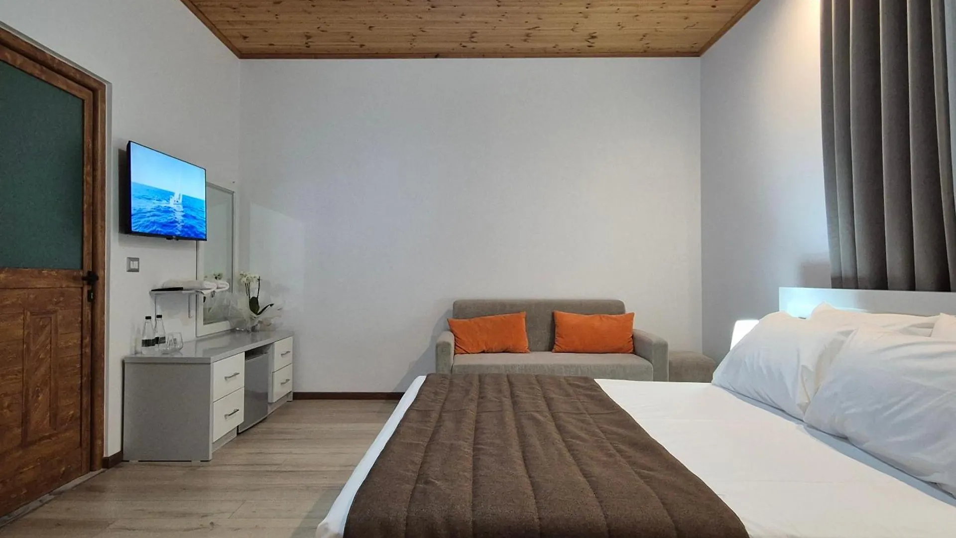Orchids Hotel Sarande