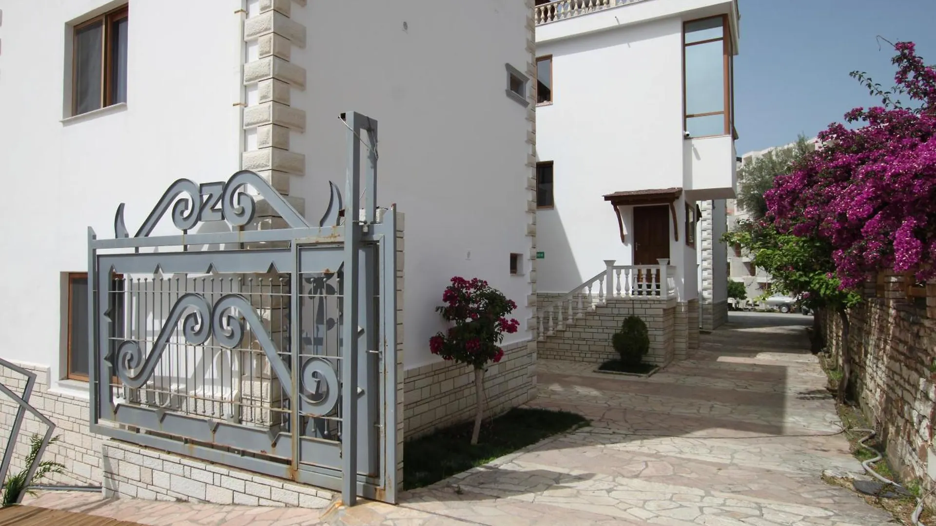 Orchids Hotel Sarande