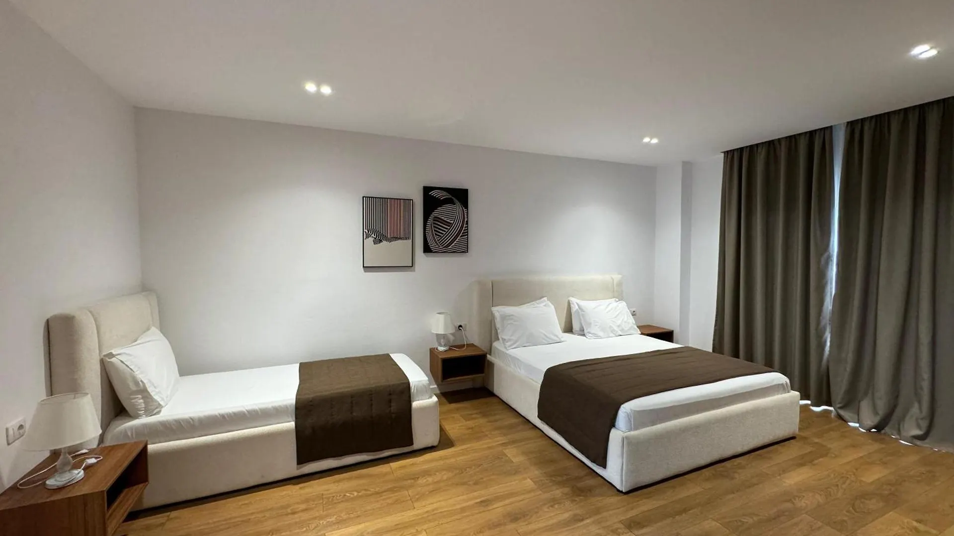 ***  Hotel 1 Sarandë Albanië
